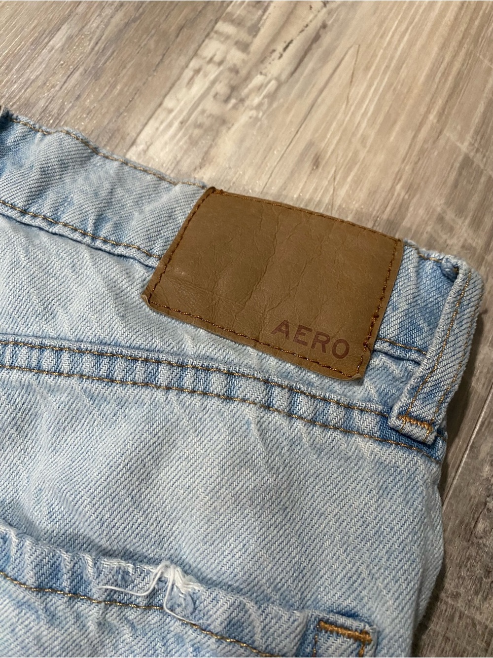 Light Wash Distressed Aeropostle Mom Jeans - Picture 4 of 9